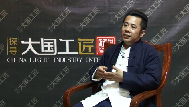 魏敦旭：走出水晶一般光彩动人的艺术之路AG旗舰厅最新版岗背社区水晶雕刻大师