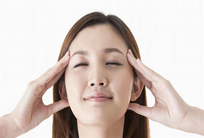 秘密泄露者学会这几招更显年轻AG旗舰厅最新版眼睛年龄的(图3)