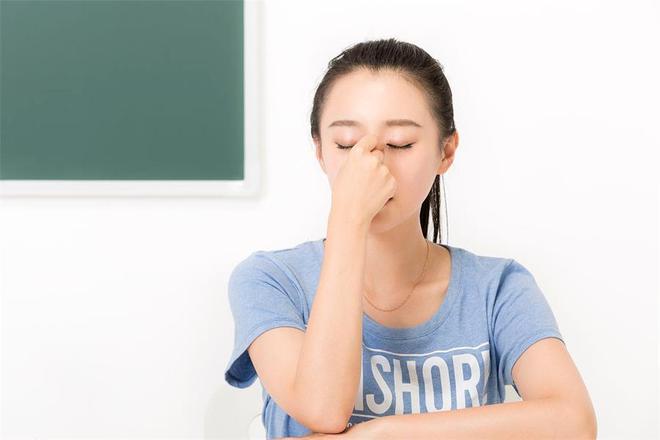 秘密泄露者学会这几招更显年轻AG旗舰厅最新版眼睛年龄的(图4)