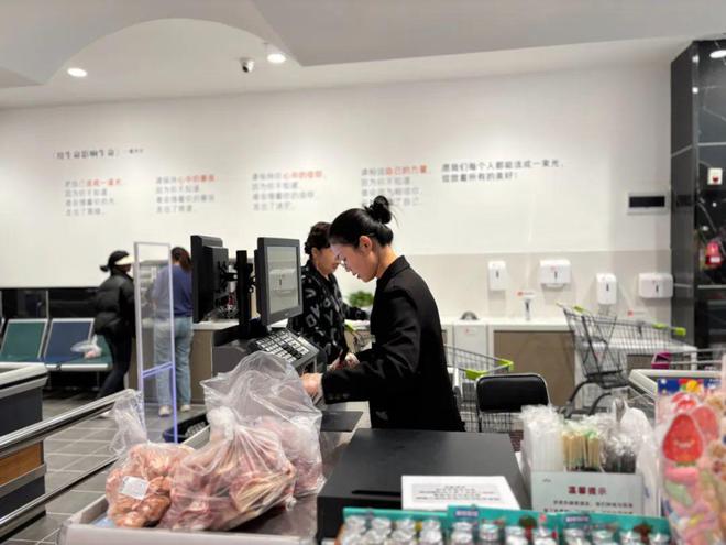 超市学习胖东来最彻底的零售“门徒”！AG旗舰厅·(中国)网站青海一家亲(图7)